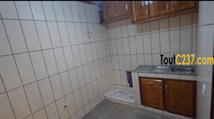 Studio Moderne Neuf à louer à Kotto