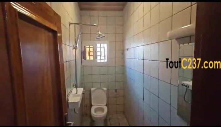 Studio Moderne Neuf à louer à Kotto