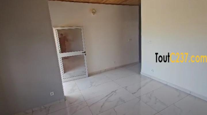 Appartement moderne neuf à louer à Kotto