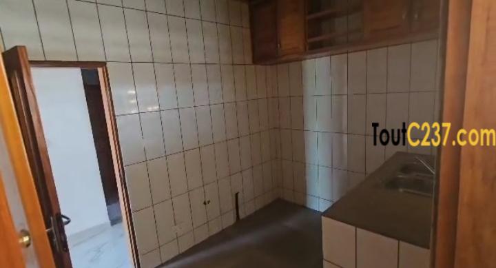 Appartement moderne neuf à louer à Kotto