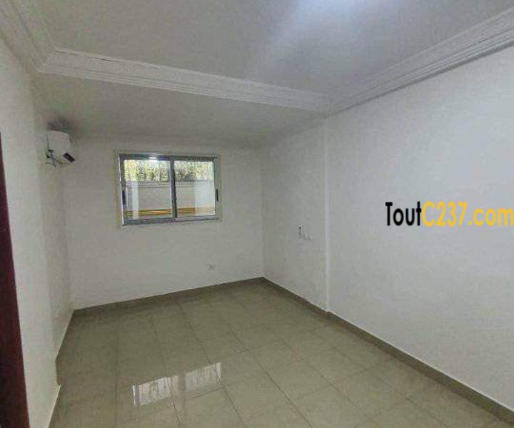 Très belle villa a louer a Bonamoussadi, Douala