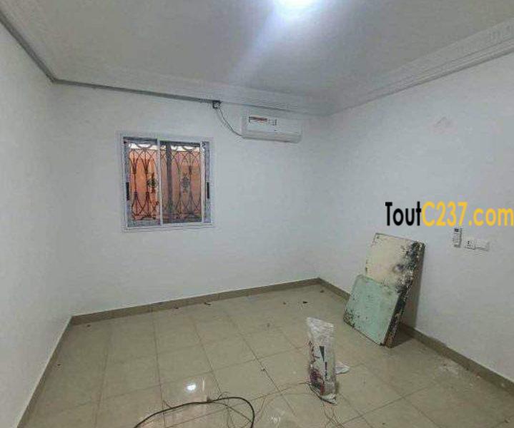 Très belle villa a louer a Bonamoussadi, Douala