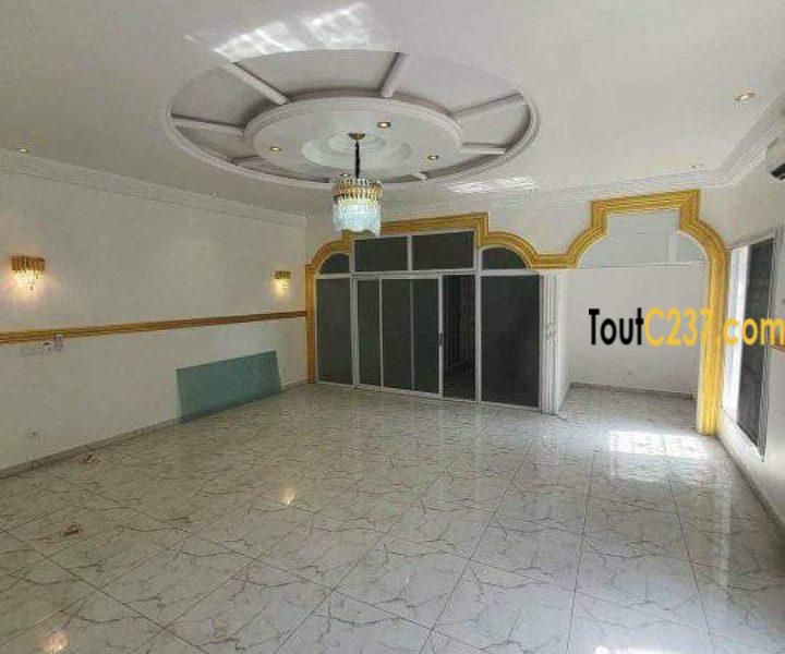Très belle villa a louer a Bonamoussadi, Douala