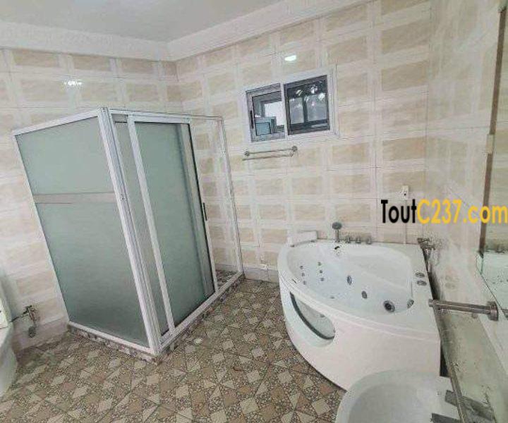 Très belle villa a louer a Bonamoussadi, Douala