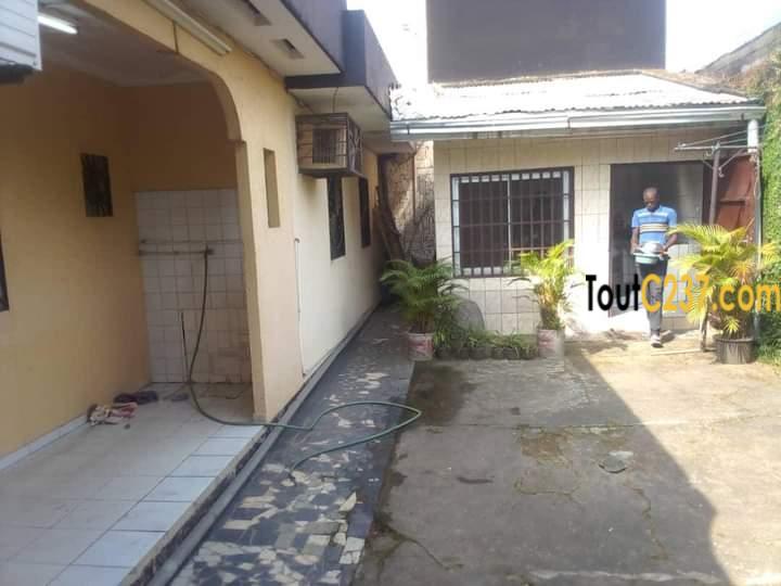 Maison en villa sic à vendre à Bonamoussadi Douala