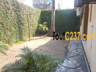 Maison en villa sic à vendre à Bonamoussadi Douala