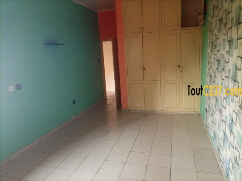 Duplex à louer à Logpom Bassong, Douala
