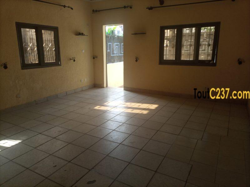 Duplex à louer à Logpom Bassong, Douala