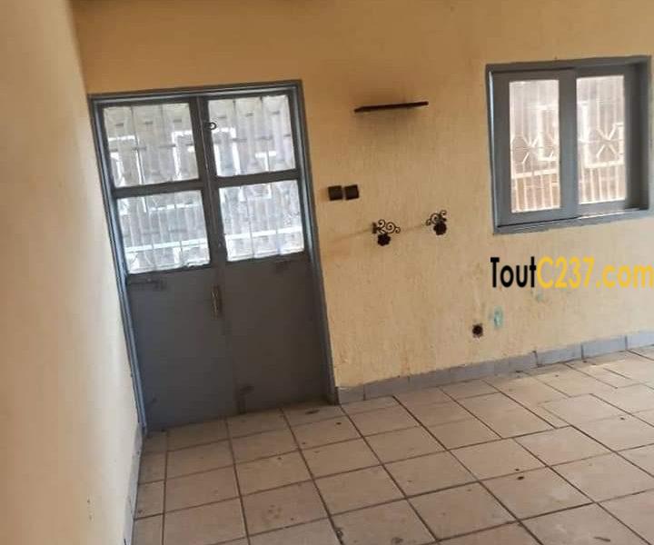 Duplex à vendre à Logpom, Douala