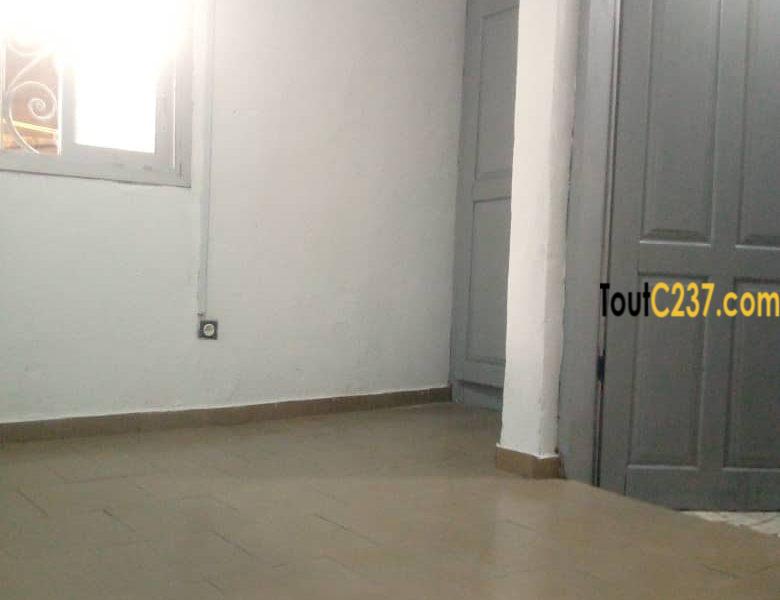 Studio moderne à louer à Akwa Nord