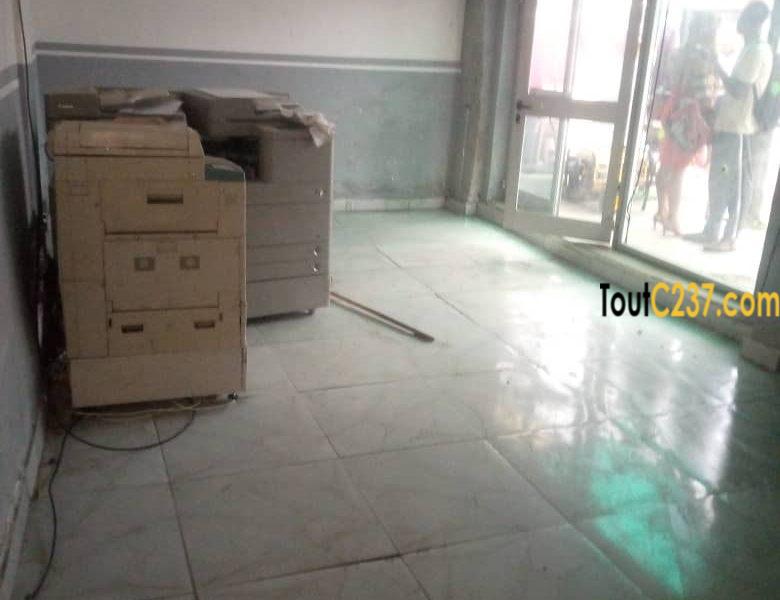 Boutique à louer à Akwa Nord, Douala