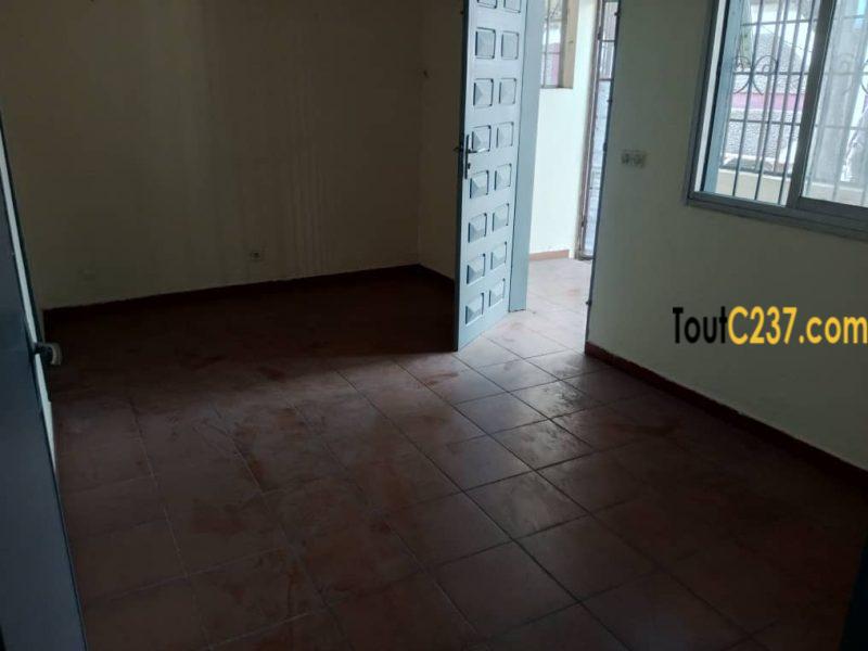 Studio Moderne à louer à Bonanjo, Douala