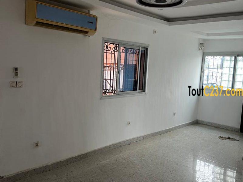 Appartement à louer à Bonamoussadi Douala