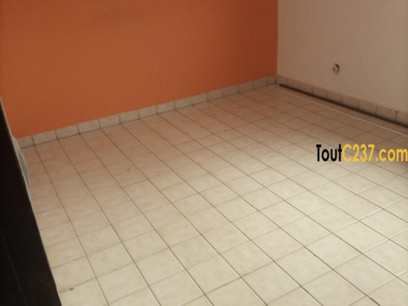 Bureau à louer à Bonamoussadi, Douala