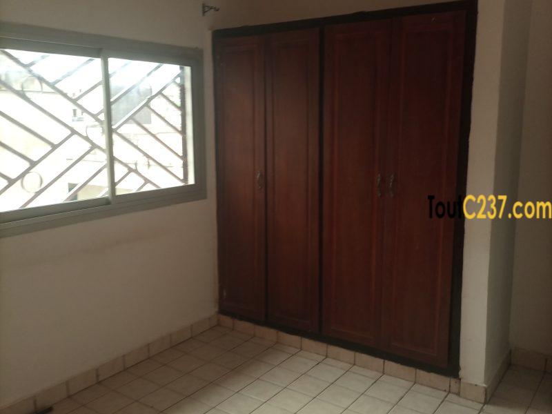 Bureau à louer à Bonamoussadi, Douala