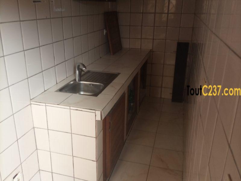 Bureau à louer à Bonamoussadi, Douala
