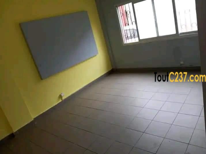 Studio moderne à louer à Bonapriso Douala