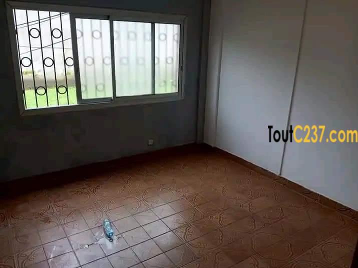 Studio moderne à louer à Bonapriso Douala