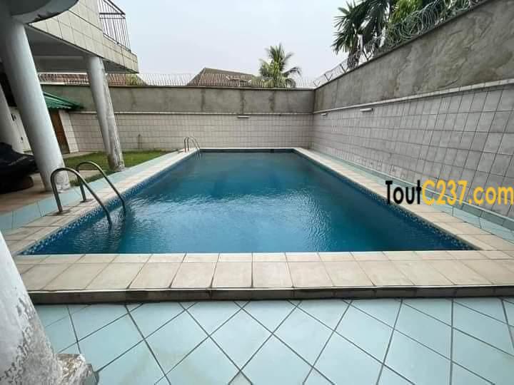 Appartement de 3 chambres à louer à Bonapriso Douala