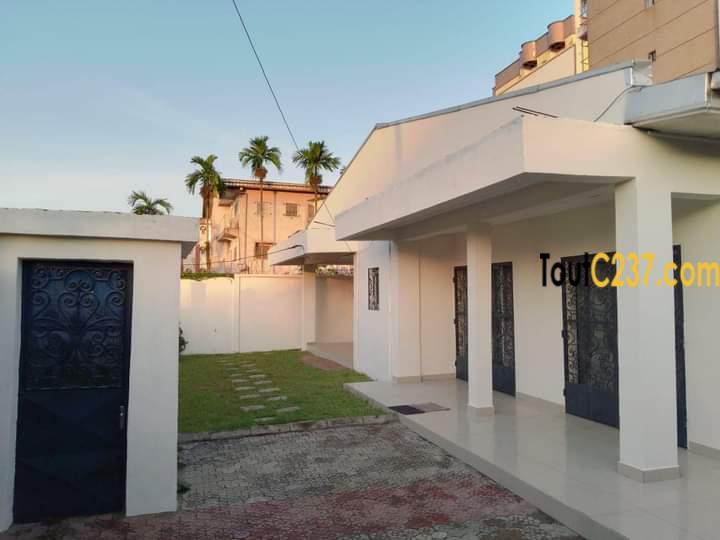 Villa haut standing à louer à Makepe, Douala