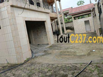 Vaste duplex à louer à Kotto Douala
