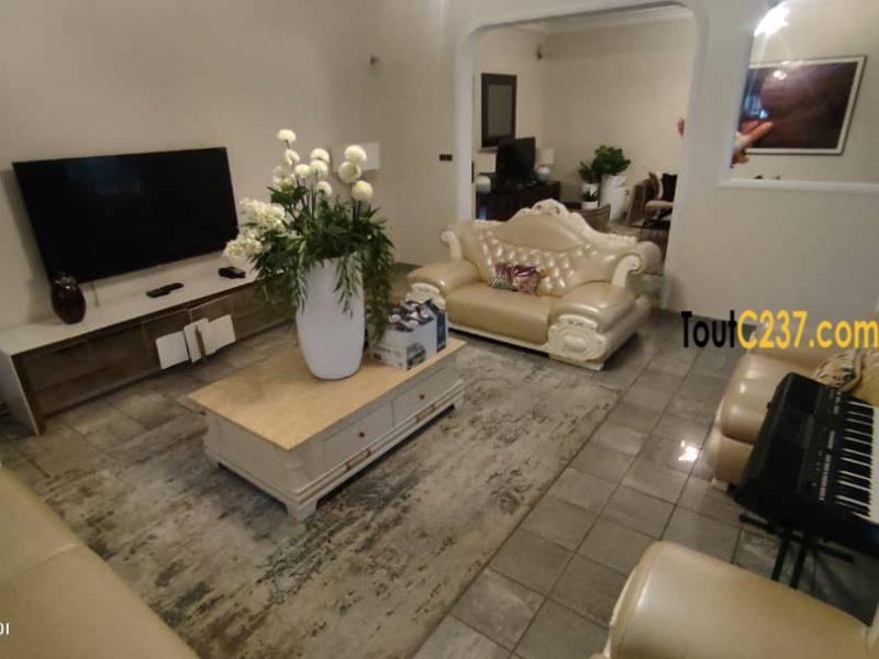 Somptueux duplex complet a vendre à Makepe Douala