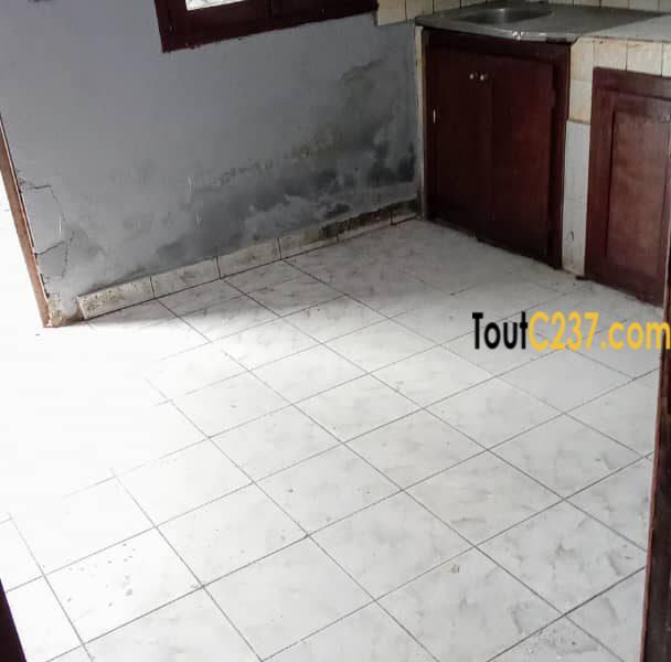 Appartement de 3 chambres à louer à Bonamoussadi Sable