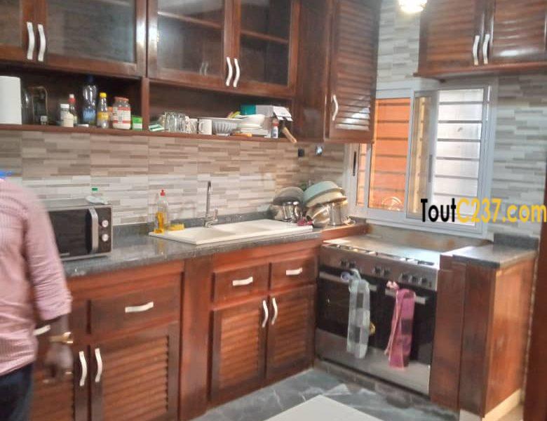 Duplex à louer à pk12, Douala