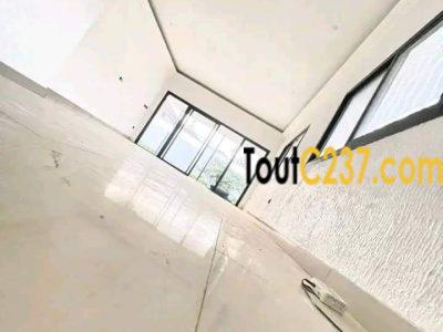 Vaste villa à louer à Bonapriso Douala