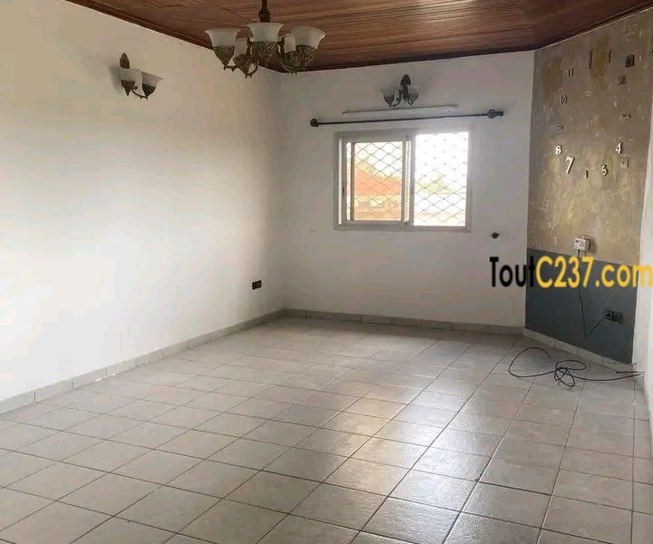 Vaste appartement à louer à Bonamoussadi Douala