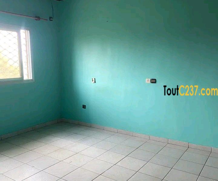 Vaste appartement à louer à Bonamoussadi Douala