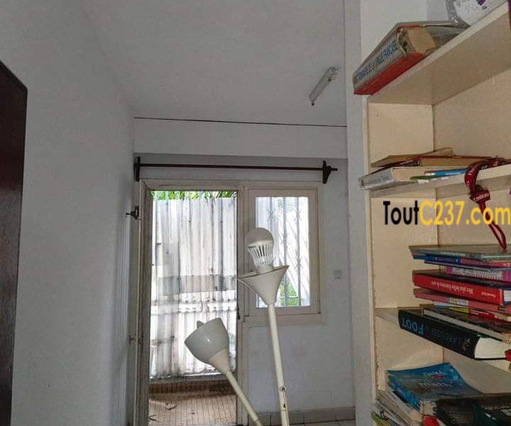 Appartement à louer à Bonanjo, Douala