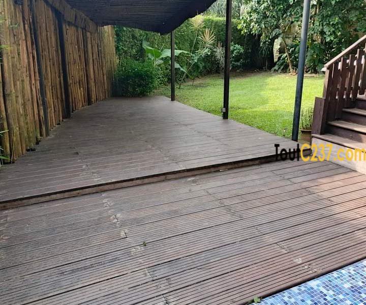 Duplex avec piscine à louer à Bonapriso