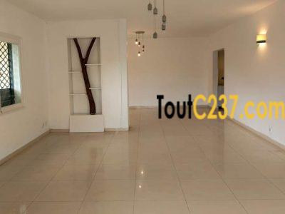 Duplex avec piscine à louer à Bonapriso