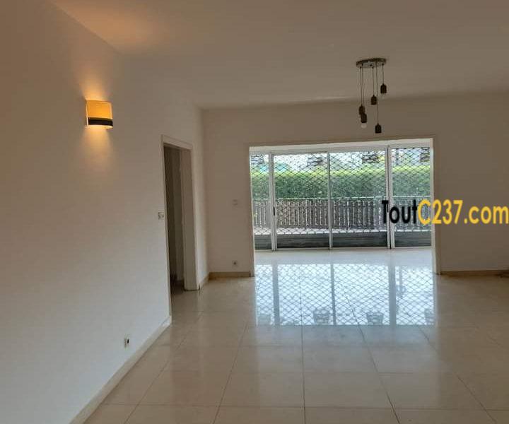 Duplex avec piscine à louer à Bonapriso