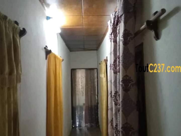 Maison à vendre à Pk10, Douala