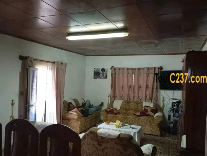 Maison à vendre à Pk10, Douala