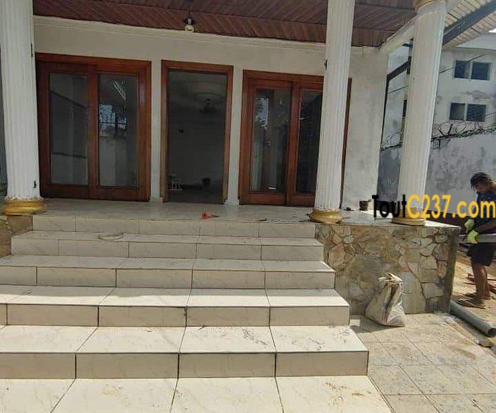 Belle villa à vendre à Logbaba, Douala