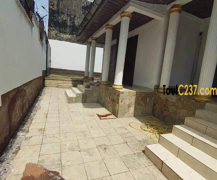Belle villa à vendre à Logbaba, Douala