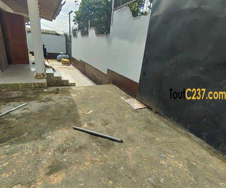Belle villa à vendre à Logbaba, Douala