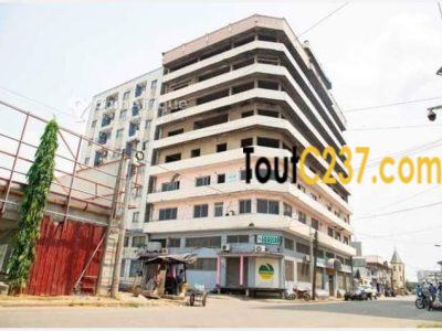 Immeuble commercial à vendre à Akwa, Douala
