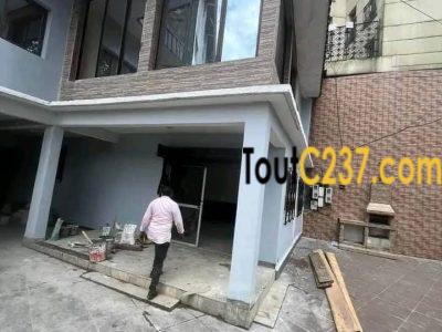 Duplex haut standing à louer à Bonanjo