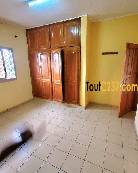 Appartement de 2 chambres à louer à Logpom