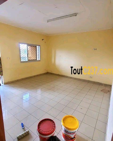 Appartement de 2 chambres à louer à Logpom