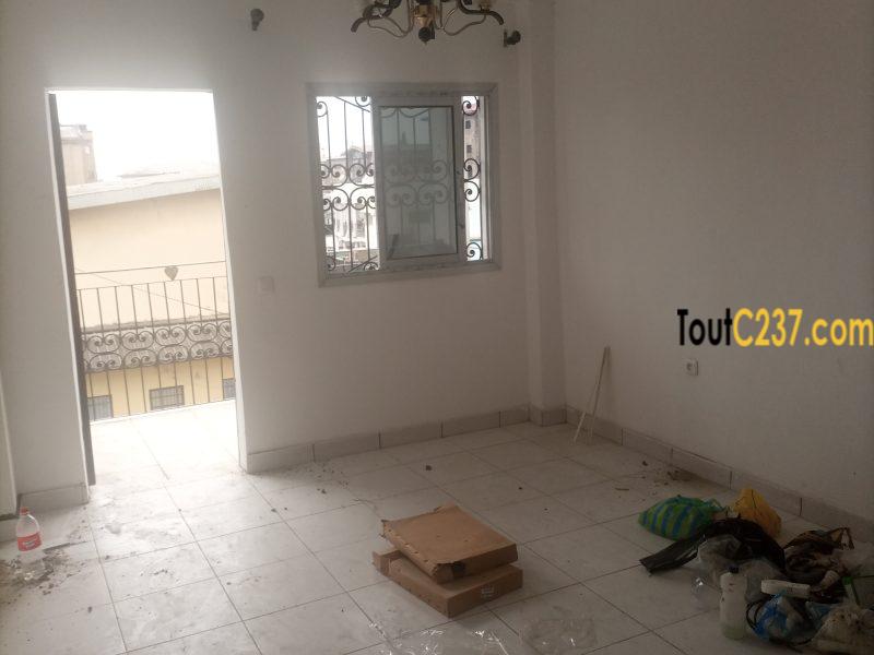 Appartement neuf à louer à Kotto immeuble