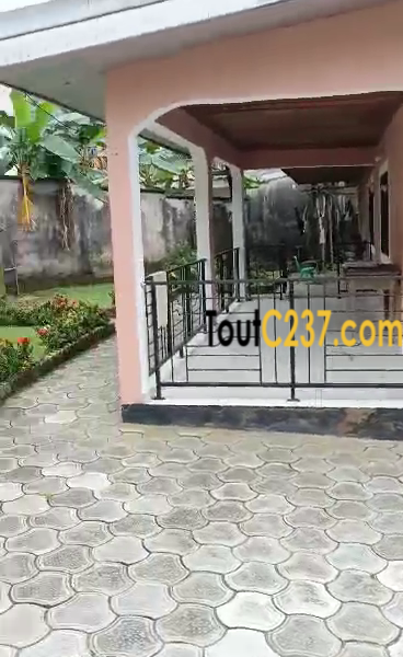 Belle villa à vendre à Nyalla (entrée école)