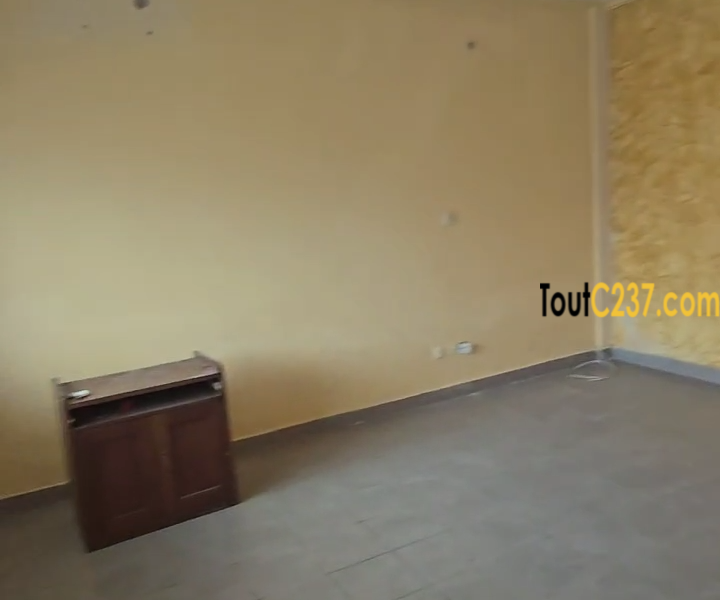 Studio moderne à louer à Bonamoussadi (Bordure de route)