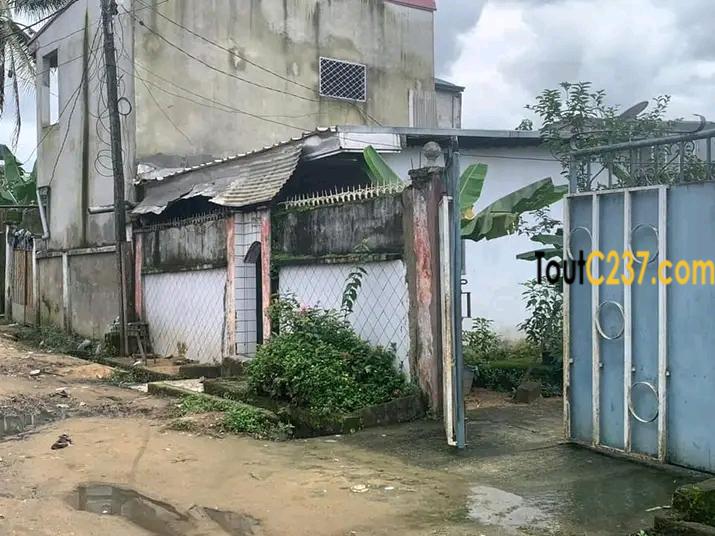 Terrain bâti à vendre à Bonamoussadi Douala