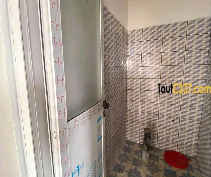 Chambre moderne à louer à Bonamoussadi