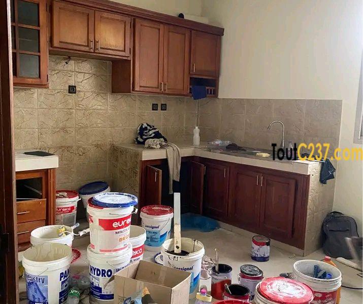 Vaste appartement de 3 chambres à louer à Kotto, Douala